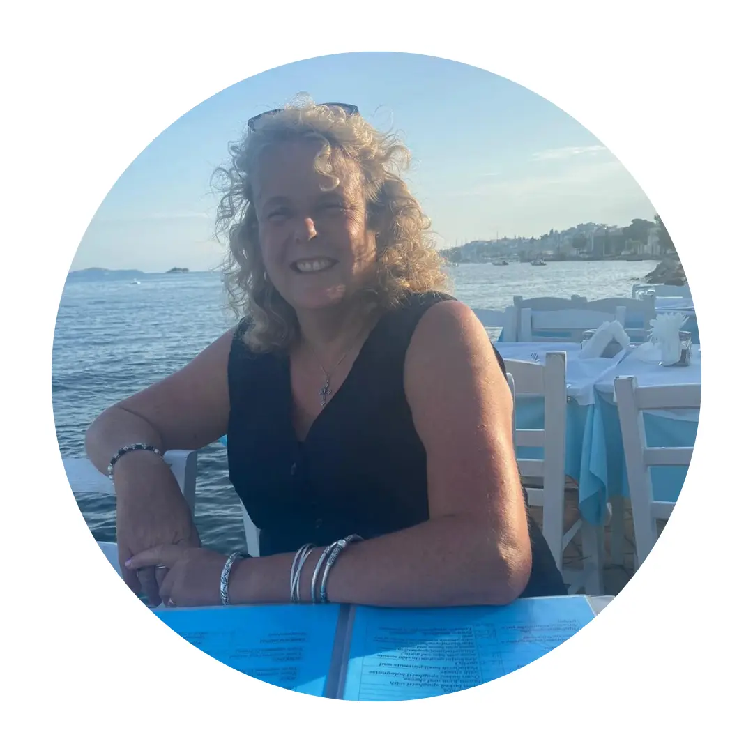 Pictured Lee, sitting at a table by the seaside.