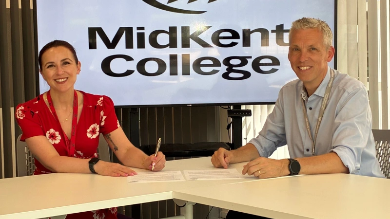 Chris Hare and Steph signing the MOU at a desk